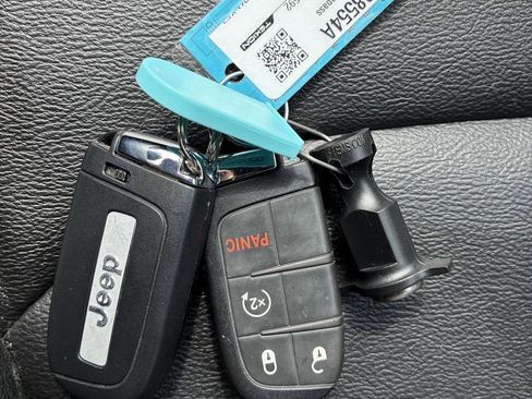 Used 2023 Jeep Compass Limited AWD/4WD image 30
