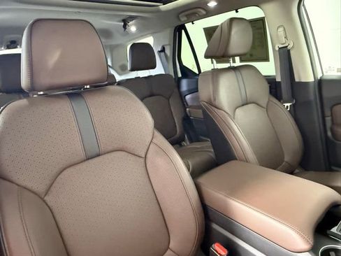 Used 2025 Honda Pilot Elite image 57