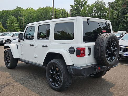 Used 2021 Jeep Wrangler Unlimited Sahara w/ Cold Weather Group AWD/4WD image 4