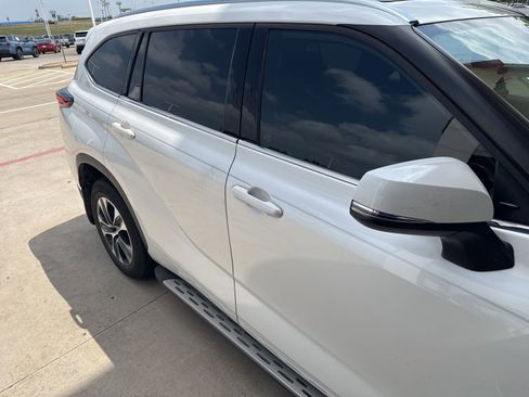 Used 2021 Toyota Highlander XLE FWD image 23