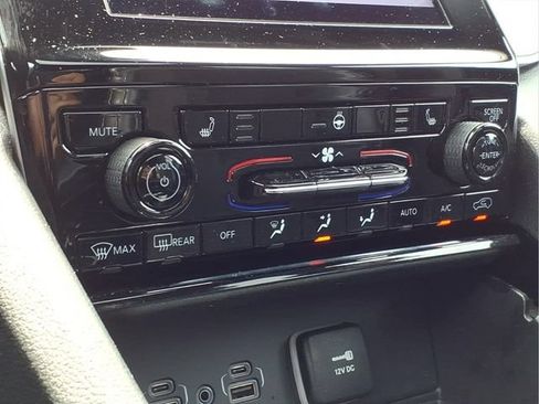 Used 2023 Jeep Grand Cherokee Altitude AWD/4WD image 27