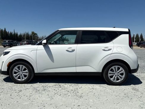 Used 2025 Kia Soul LX FWD image 6