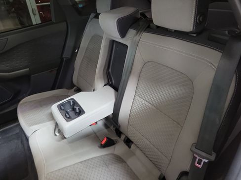 Used 2020 Ford Escape SE image 12