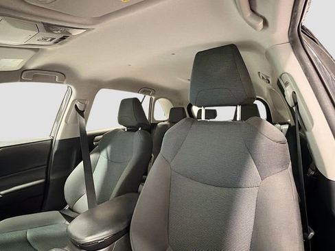 Used 2021 Toyota RAV4 LE AWD/4WD image 18
