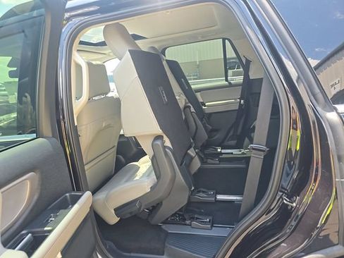 Used 2025 Ford Expedition Active AWD/4WD image 8