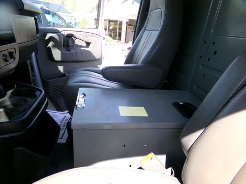 Used 2019 Chevrolet Express 3500 Extended w/ Driver Convenience Package image 16