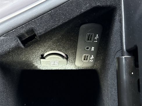 Used 2019 Dodge Challenger SXT image 24