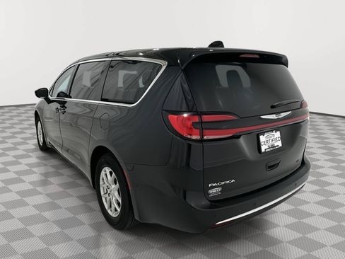 Used 2024 Chrysler Pacifica Touring-L FWD image 3