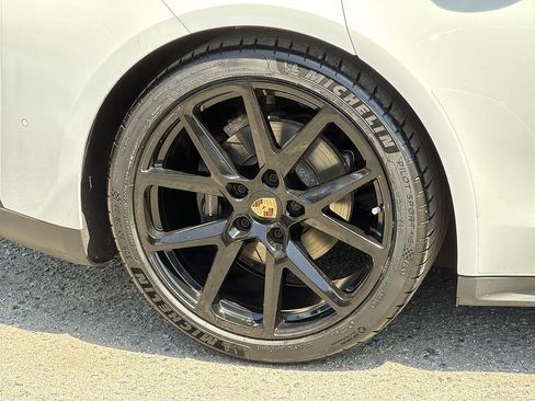 Used 2024 Porsche Panamera image 33