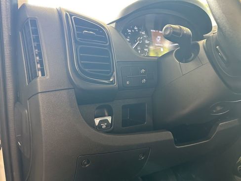 Used 2025 RAM ProMaster 2500 w/ Convenience Group FWD image 33