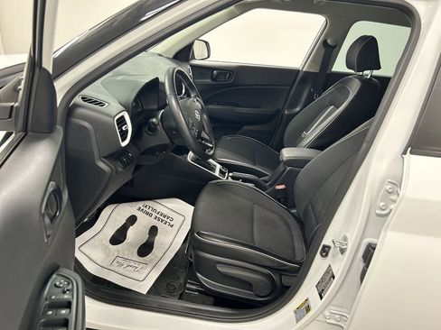 Used 2023 Hyundai Venue Limited w/ Cargo Package FWD image 9