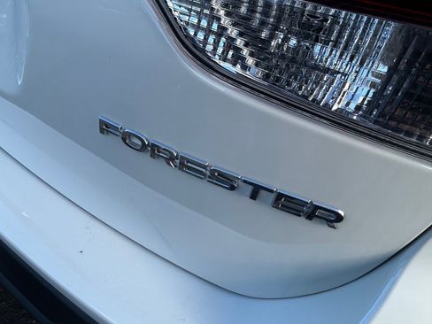 Used 2022 Subaru Forester Premium image 11