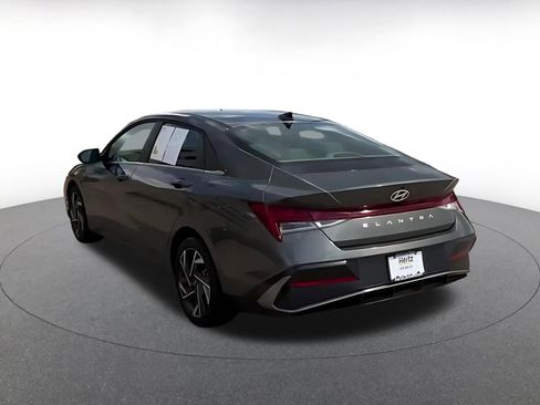 Used 2025 Hyundai Elantra SEL image 11