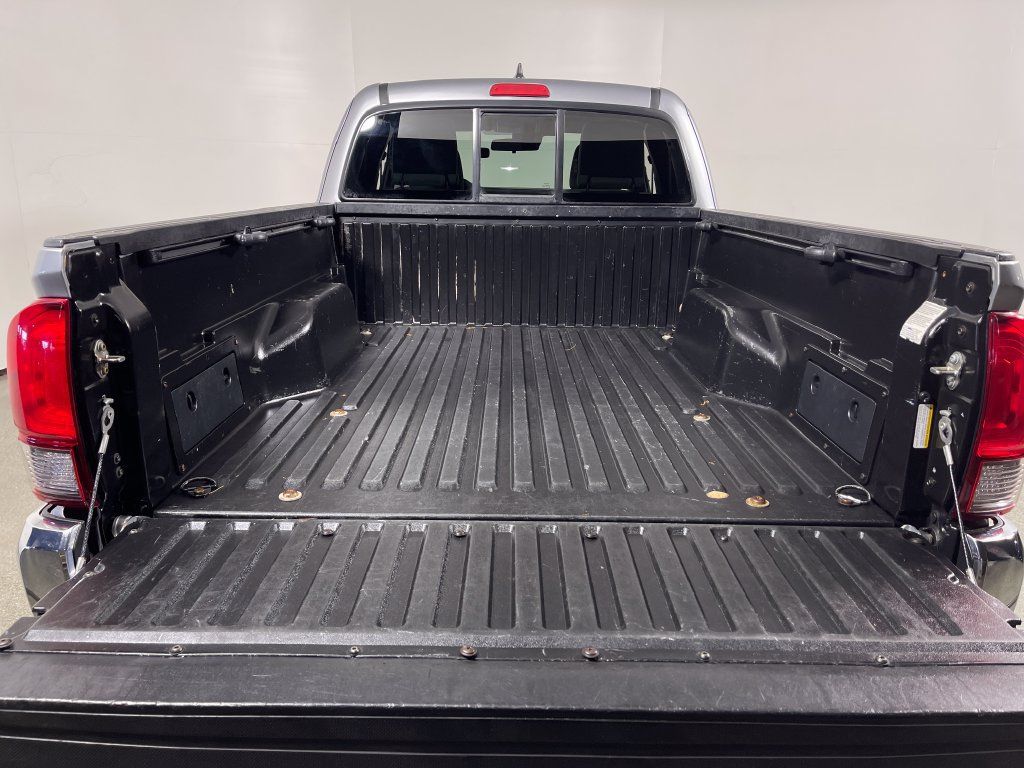 Certified 2018 Toyota Tacoma SR5 w/ SR5 Appearance Package (SM) RWD image 10