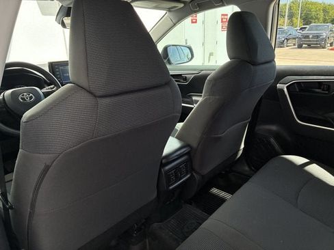 Used 2022 Toyota RAV4 LE FWD image 17