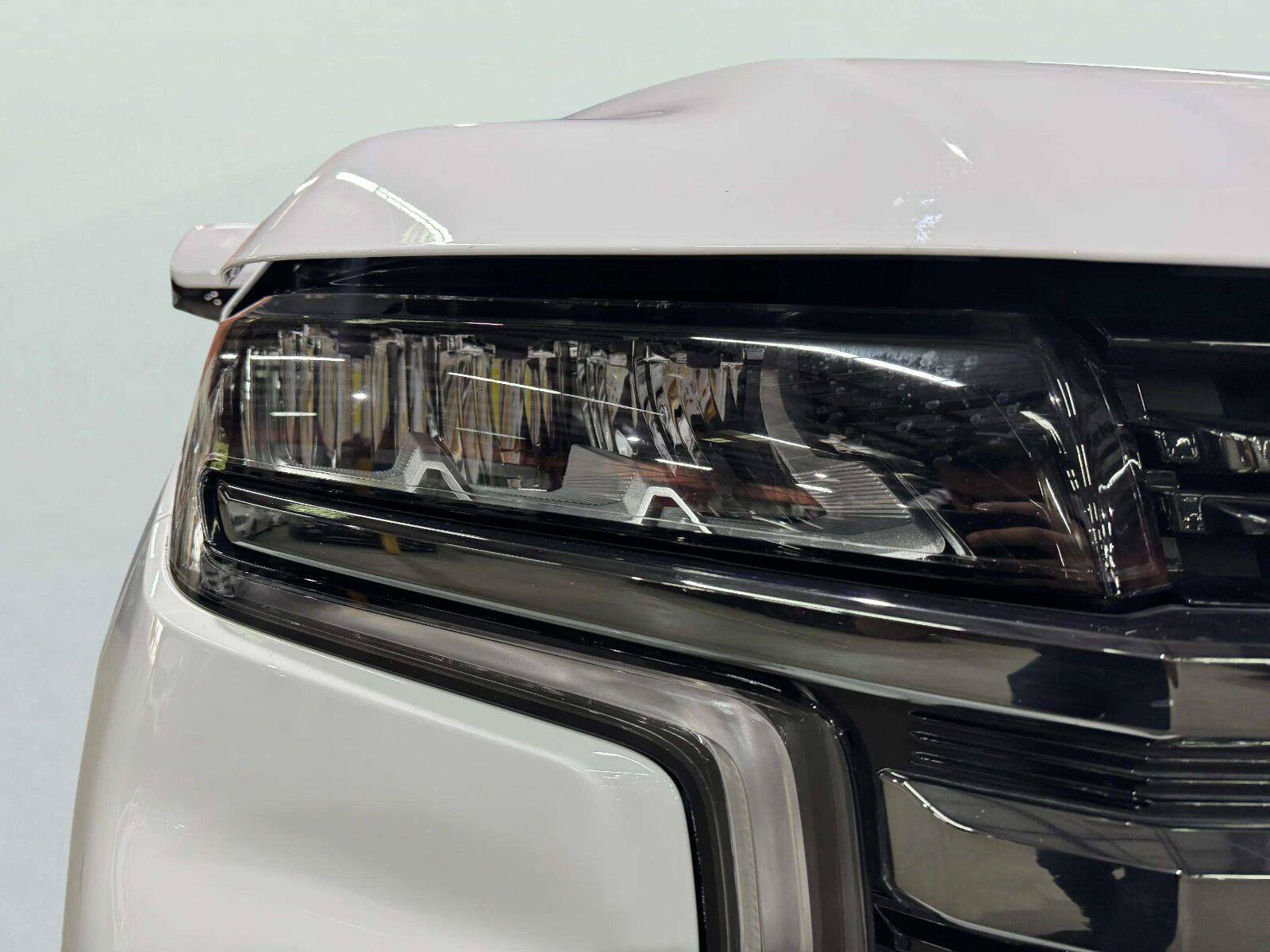 Used 2022 Chevrolet Tahoe RST w/ Luxury Package AWD/4WD image 11