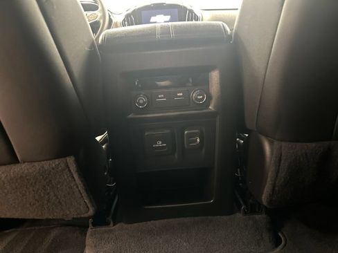 Used 2023 Chevrolet Traverse LT w/ LT Premium Package AWD/4WD image 27
