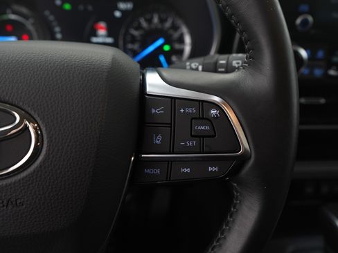 Used 2021 Toyota Highlander XLE image 28