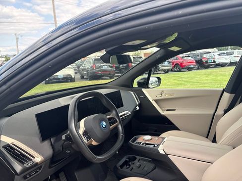 Used 2024 BMW iX xDrive50 w/ Premium Package AWD/4WD image 5