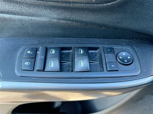 Used 2019 Jeep Cherokee Latitude w/ Popular Appearance Group image 17