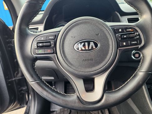 Used 2018 Kia Niro LX image 16