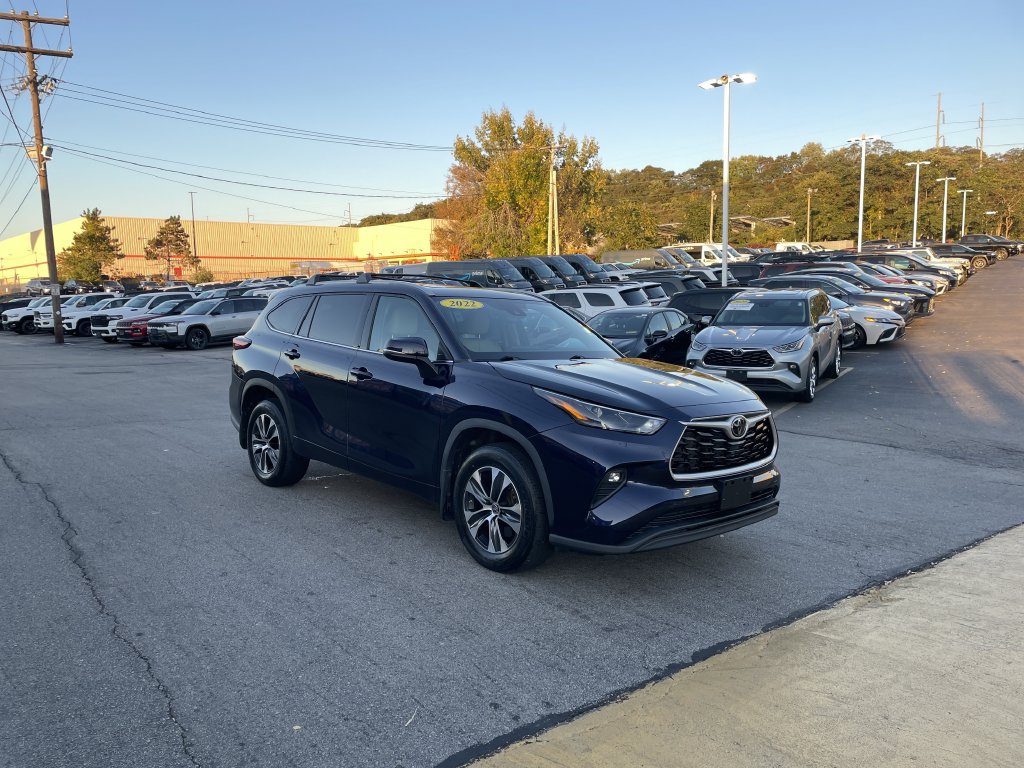 Used 2022 Toyota Highlander XLE AWD/4WD image 10