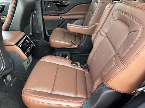 Used 2025 Lincoln Aviator Reserve w/ Illumination Package image 6