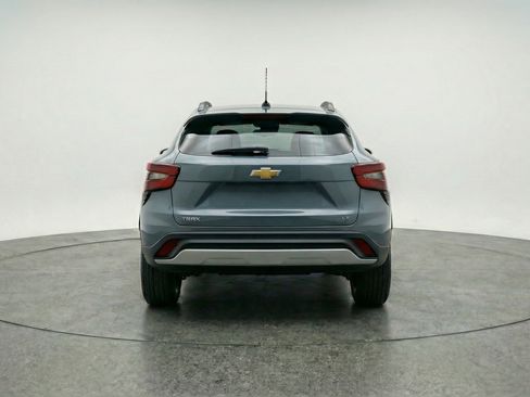Used 2025 Chevrolet Trax LT w/ LT Convenience Package image 7