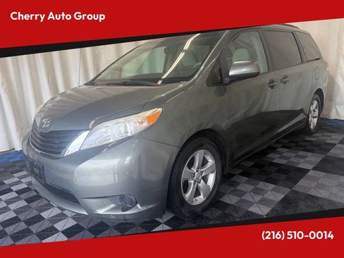 Used 2013 Toyota Sienna LE FWD image 1