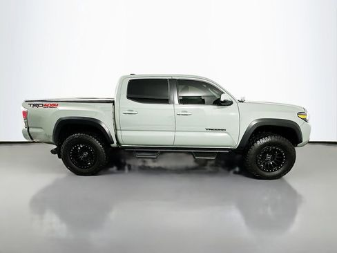 Used 2022 Toyota Tacoma TRD Off-Road AWD/4WD image 4