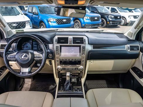 Used 2020 Lexus GX 460 Premium w/ Premium Package image 27