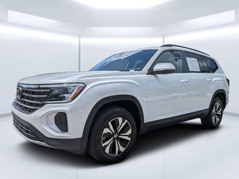 Certified 2026 Volkswagen Atlas SE image 7