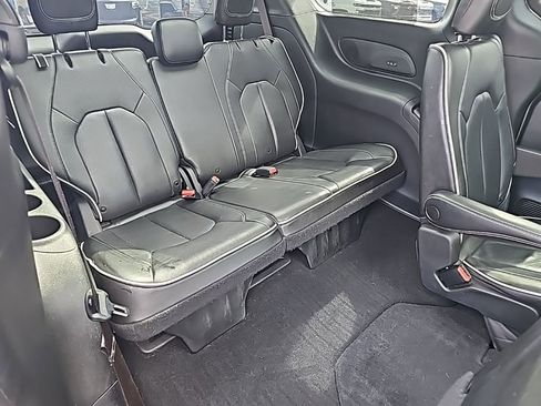 Used 2021 Chrysler Pacifica Limited w/ Uconnect Theater Family Group image 44