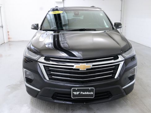 Used 2022 Chevrolet Traverse LT image 2