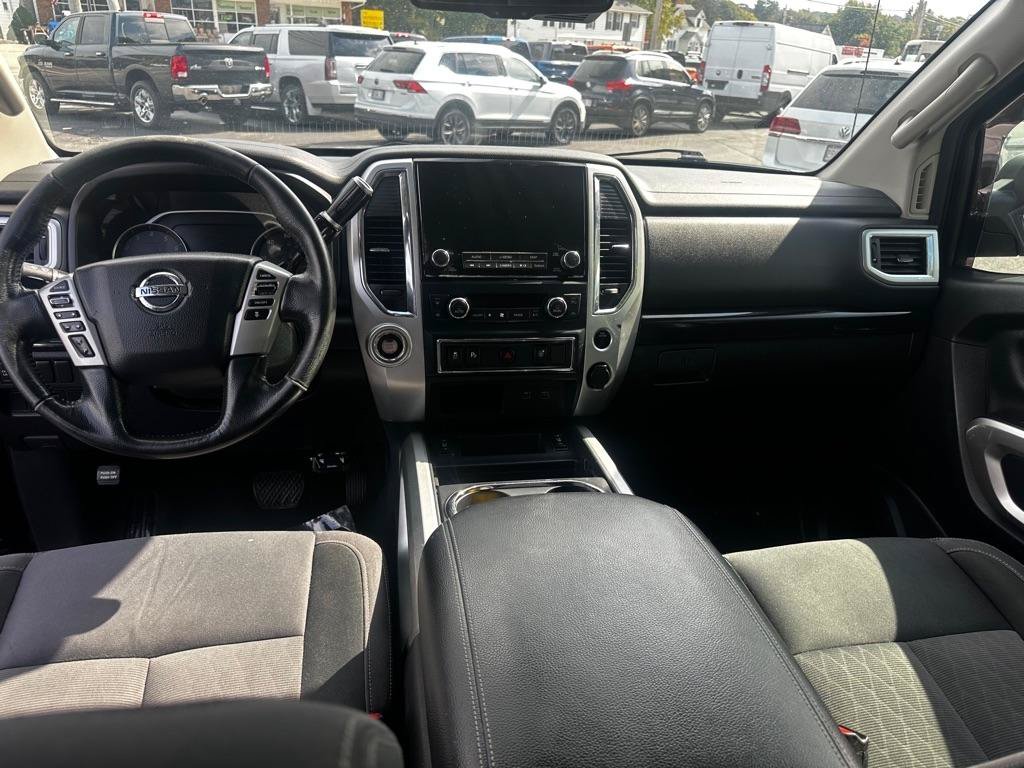Used 2020 Nissan Titan SV w/ SV Convenience Package RWD image 16