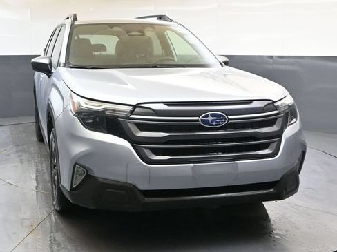 Used 2025 Subaru Forester Premium AWD/4WD image 8