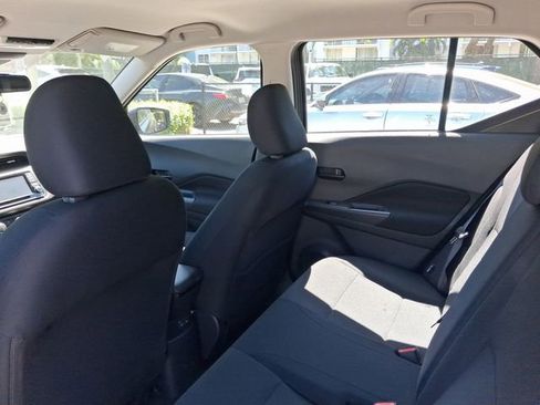 Used 2023 Nissan Kicks S image 5