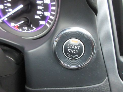 Used 2017 INFINITI Q60 2.0t image 25