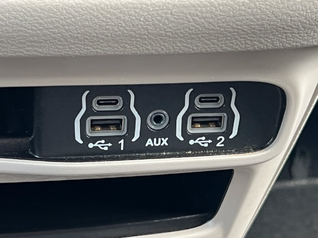 Used 2023 Chrysler Pacifica Touring-L FWD image 29