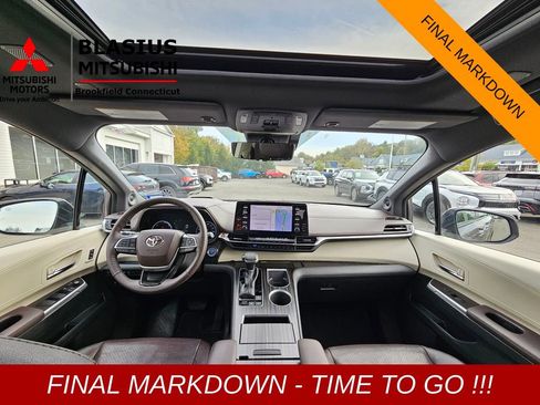 Used 2022 Toyota Sienna Platinum image 28