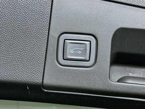 Used 2024 Cadillac XT4 Premium Luxury image 28