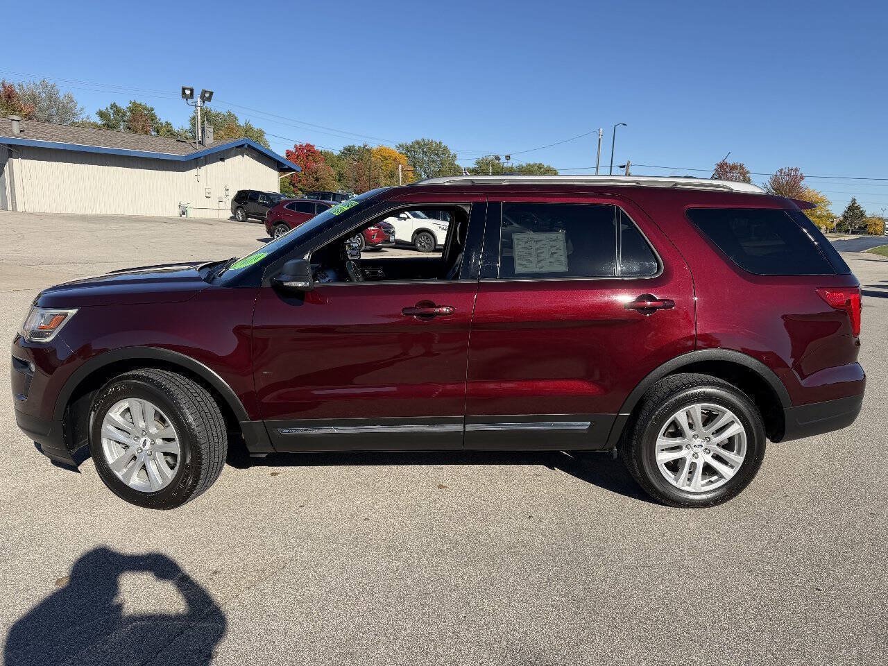 Used 2019 Ford Explorer XLT w/ Equipment Group 202A AWD/4WD image 4