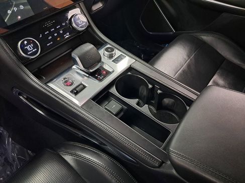 Used 2021 Jaguar F-PACE SVR image 38