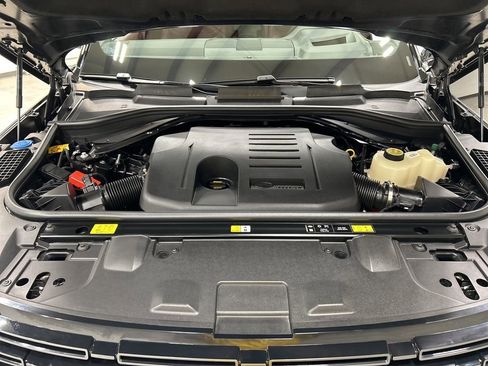 Used 2025 Land Rover Range Rover SE image 7