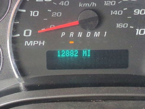 Used 2024 Chevrolet Express 2500 w/ Driver Convenience Package image 12