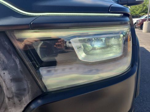Used 2019 RAM 1500 Laramie AWD/4WD image 9