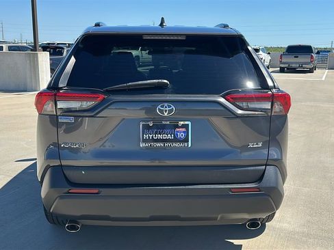 Used 2020 Toyota RAV4 XLE Premium FWD image 12