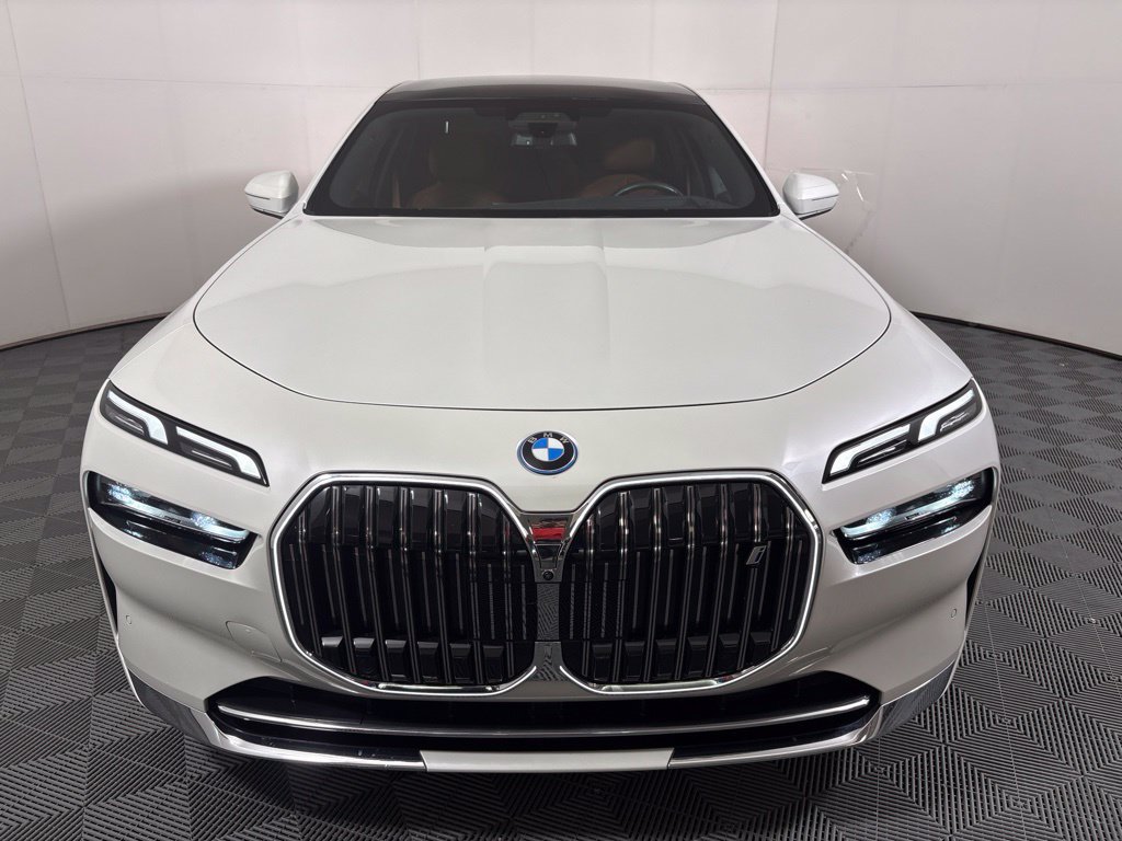 Certified 2024 BMW i7 eDrive50 RWD image 3