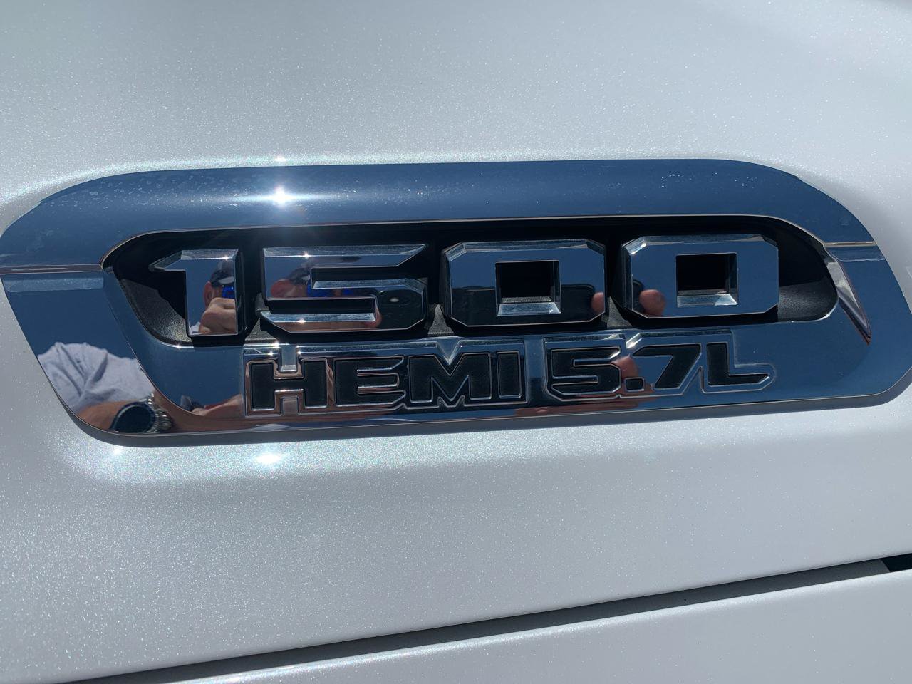 Used 2019 RAM 1500 Laramie AWD/4WD image 11