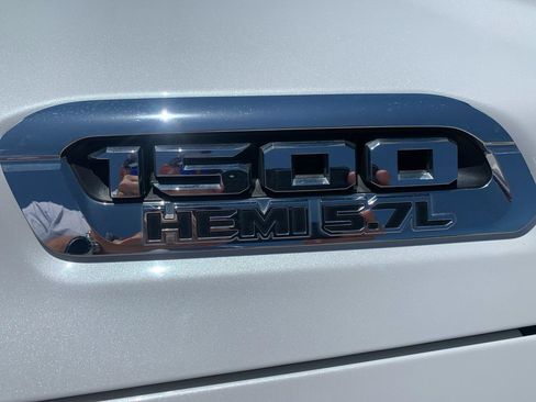 Used 2019 RAM 1500 Laramie AWD/4WD image 11